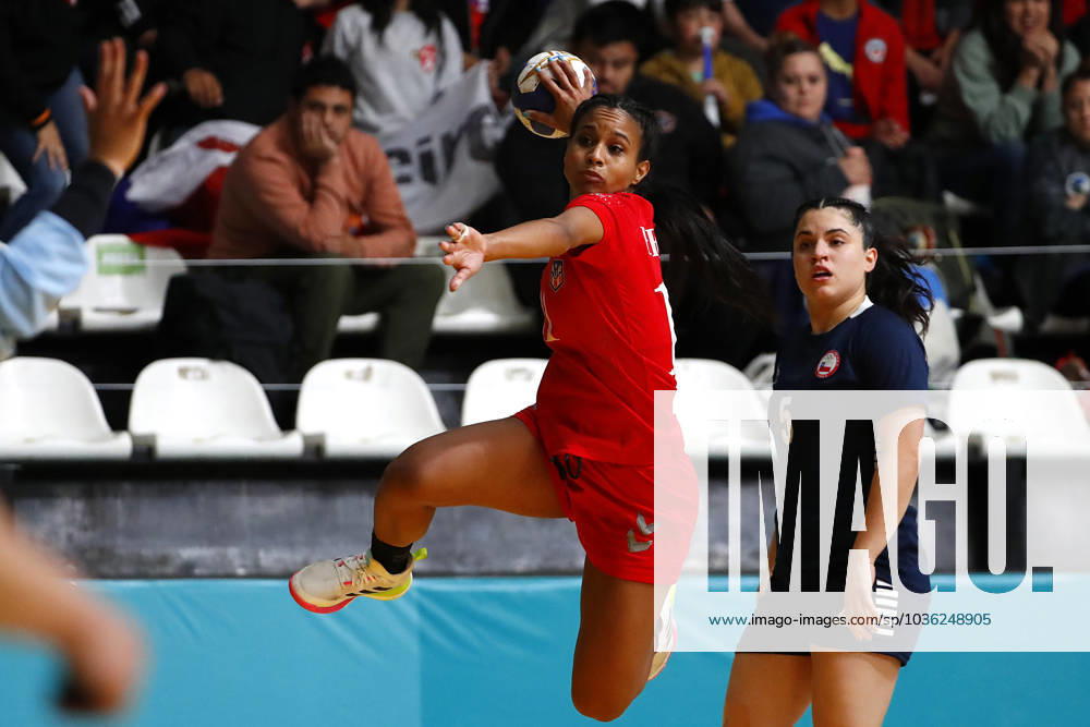 VINA DEL MAR, CHILE Ð OCT 26: Alanis Benitez de Puerto Rico en accion durante el partido del grupo A de balonmano femenino contra Chile en los Juegos Panamericanos Santiago 2023 en el Gimnasio Polideportivo el 26 de octubre en Vina del Mar, Chile. Alanis Benitez of Puerto Rico in action during the women«s handball group A match against Chile at the Santiago 2023 Pan American Games at Gimnasio Polideportivo on October 26 in Vina del Mar, Chile. (Foto de Sebastian Cisternas Santiago 2023 via Photosport) Dia 7, Balonmano femenino, Puerto Rico vs Chile Day 7, Women s Handball, Puerto Rico vs Chile