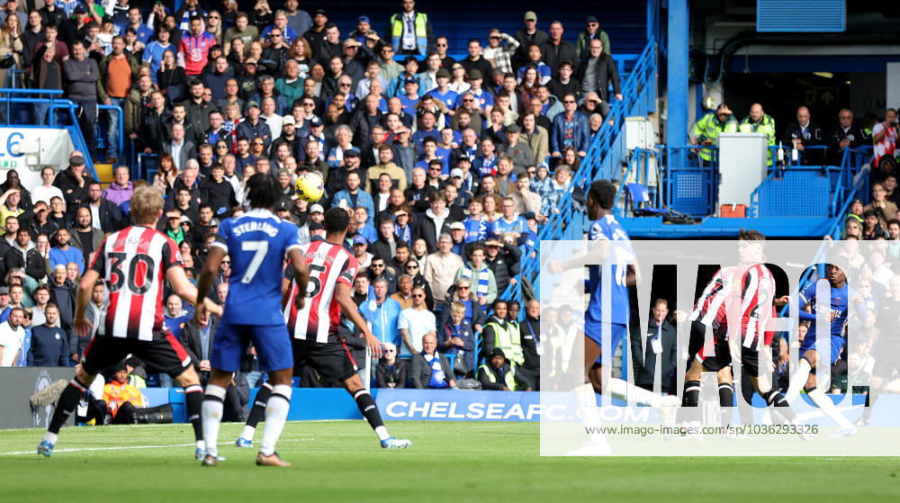 London, England, 28th October 2023. Noni Madueke of Chelsea has a shot on goal which tits the cross bar during the Premier League match at Stamford Bridge, London. Picture credit should read: Paul Terry Sportimage . SPI-2685-0003