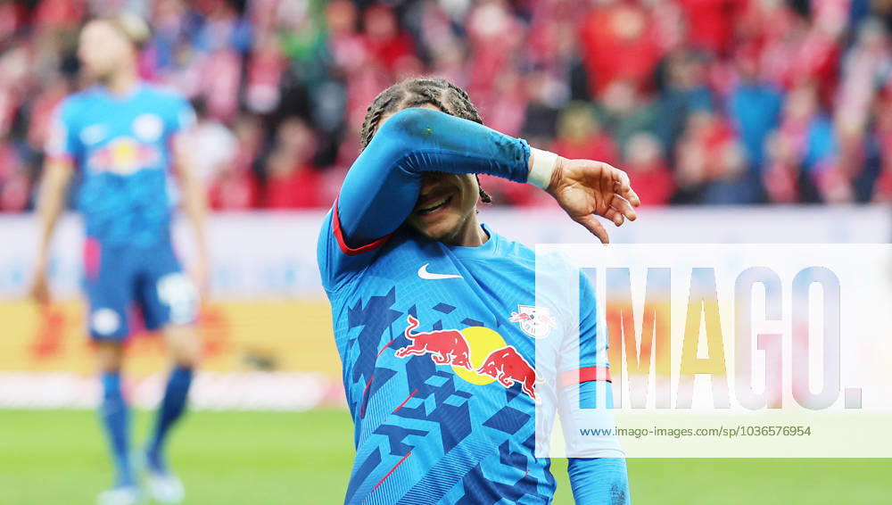Mainz 05 - RB Leipzig Bundesliga Mainz, 04.11.2023, Mewa Arena, Fußball Bundesliga, Spieltag 10 , 1. FSV Mainz 05 vs. RB Leipzig 2:0 (0:0) , Im Bild: Xavi Simons (RB Leipzig), Enttäuschung. ,