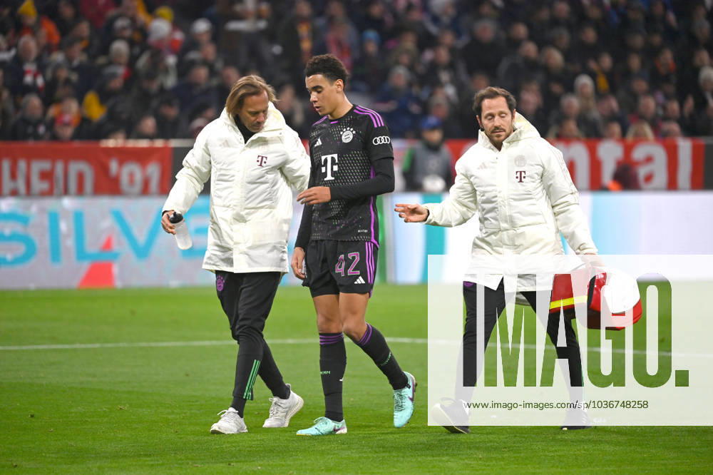 Jamal MUSIALA (Bayern Muenchen), verletzt,Verletzung. Fussball Champions League Gruppenphase 4.Spieltag FC Bayern Muenchen-Galatasaray Istanbul am 08.11.2023, A L L I A N Z A R E N A.