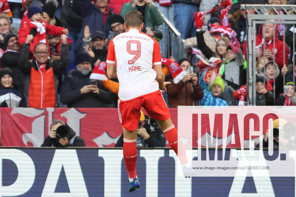 9 Harry Kane (FCB) Jubel, Torjubel, bejubelt das Tor zum 1-0, Fotografen, Fans freuen sich Fussball 1. BL FC Bayern Muenchen - 1. FC Heidenheim 11.11.2023 Allianz Arena FOTO: Mladen Lackovic LakoPress