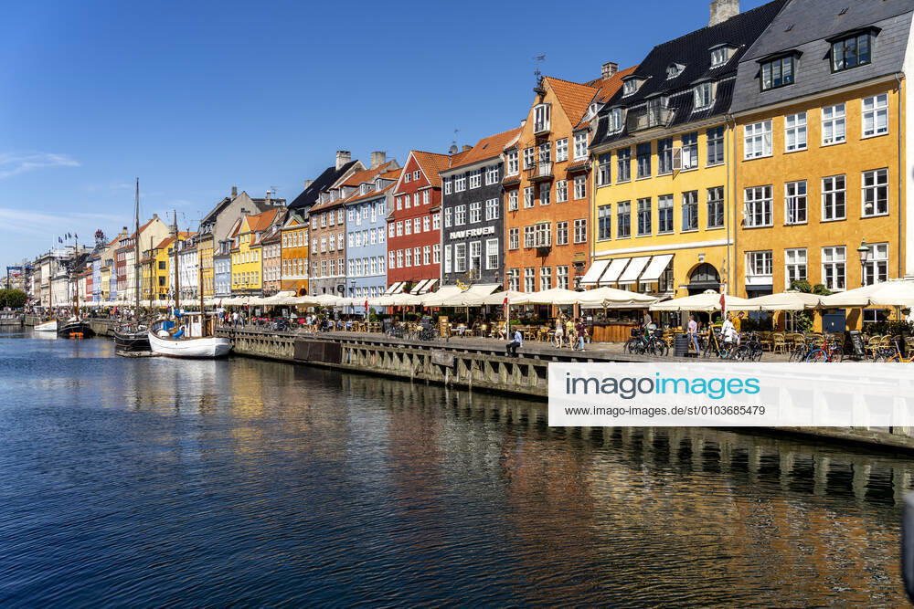 Nyhaven Bunte Häuser, Restaurants und historische Schiffe am Kanal und Hafen Nyhavn, Kopenhagen, Dänemark, Europa Colourful facades, Restaurants and old ships along the Nyhavn Canal and harbour, Copenhagen, Denmark, Europe