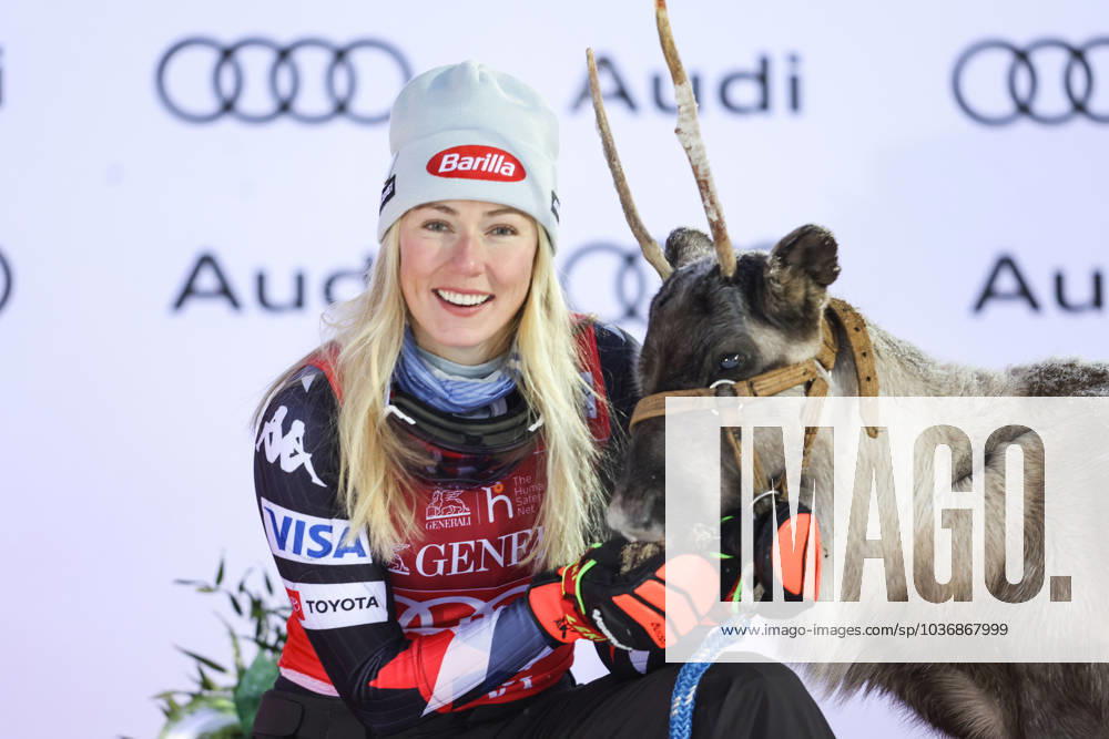 KW45 ALPINE SKIING - FIS WC Levi LEVI,FINLAND,12.NOV.23 - ALPINE SKIING - FIS World Cup, slalom, ladies, award ceremony. Image shows Mikaela Shiffrin (USA) with a reindeer. GEPAxpictures xHaraldxSteiner