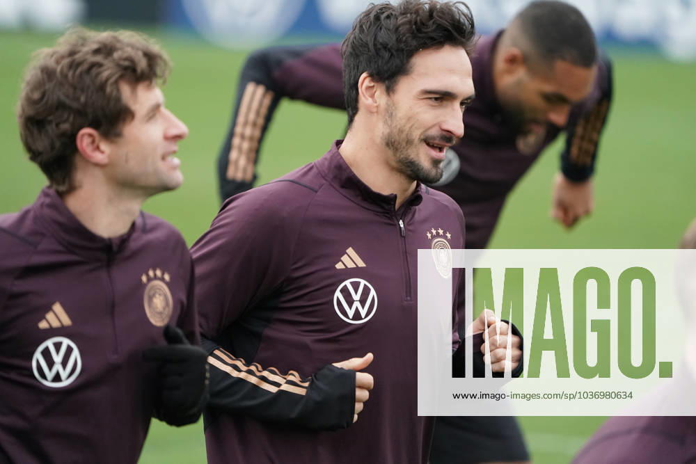 Mats Hummels (Deutschland Germany) erstmals im Training dabei mit Thomas Müller (Deutschland Germany) - 16.11.2023: Training Deutsche Nationalmannschaft, DFB-Campus Frankfurt
