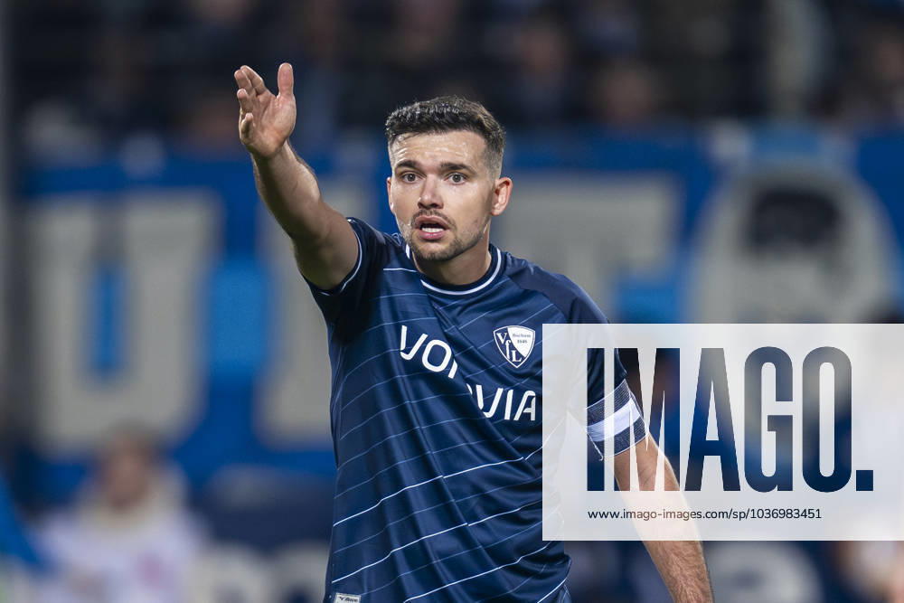 Fußball: 1. Bundesliga, Saison 2023 2024, 11. Spieltag, VfL Bochum - 1. FC Köln am 11.11.2023 im VONOVIA RUHRSTADION in Bochum. Bochums Kevin Stöger reagiert. WICHTIGER HINWEIS: Gemäß den Vorgaben der DFL Deutsche Fußball Liga bzw. des DFB Deutscher Fußball-Bund ist es untersagt, in dem Stadion und oder vom Spiel angefertigte Fotoaufnahmen in Form von Sequenzbildern und oder videoähnlichen Fotostrecken zu verwerten bzw. verwerten zu lassen.