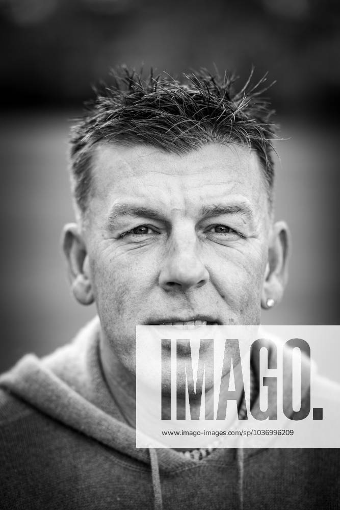 , Ex-Nationalspieler Bernd Schneider in Jena am Sportplatz rote Erde zumk 50. Geburtstag
