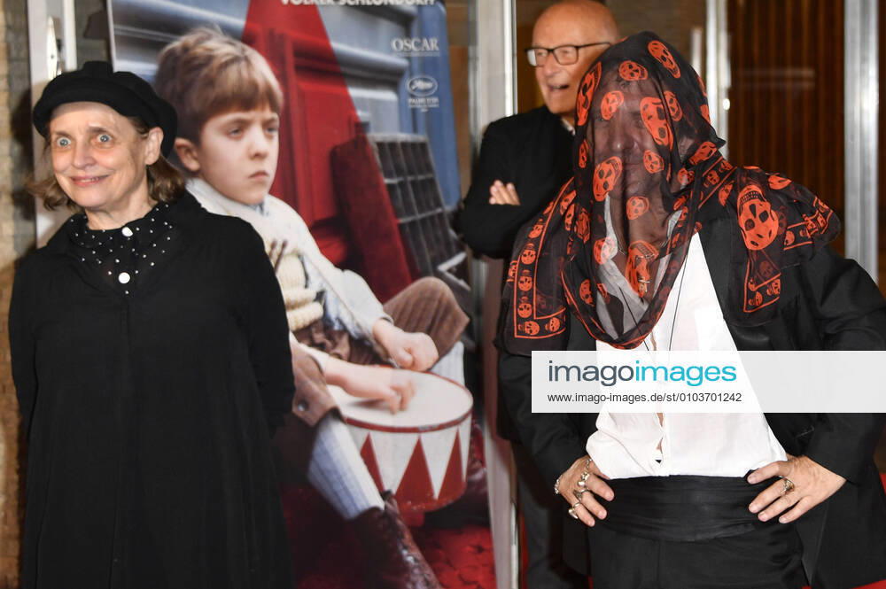 Katharina Thalbach, Volker Schlöndorff und David Bennent bei der Premiere des 4K restaurierten Kinofilms Die Blechtrommel im Kino International. Berlin