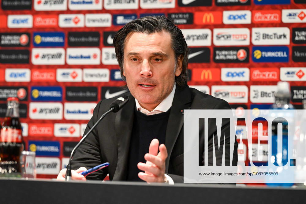 Fussball, Herren, Saison 2023 2024, Länderspiel in Berlin, Deutschland - Türkei, v. l. Trainer Vincenzo Montella (Türkei) bei der Pressekonferenz nach dem Spiel, 18.11. 2023,