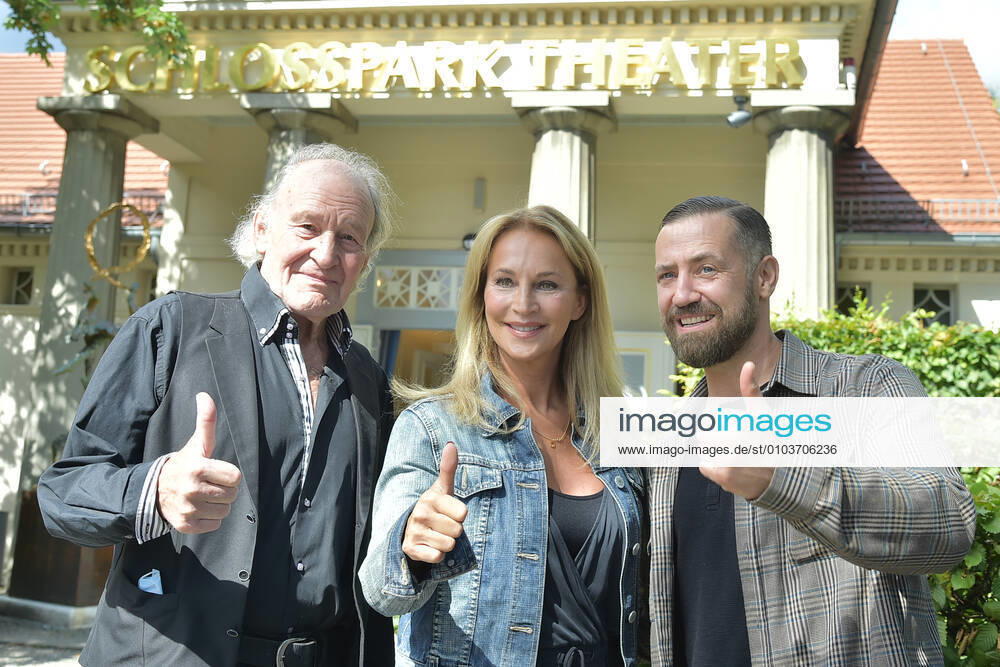 Jahres PK SchlossparkTheater Michael Mendl, Caroline Beil, Buerger Lars Dietrich Fototermin nach der Jahres PK im Theatersahl des SchlossParkTheater in Berlin am 31.08.2020
