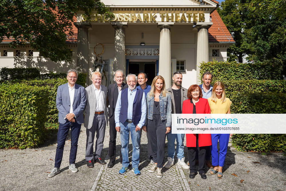 Berlin,Deutschland,GER,Schlosspark Theater Jahrespressekonferenz Vorstellung des Spielplans Saison 2020-2021.v.l.n.r:Frank Lüdecke,Peter Bause,Michael Mendl,Dieter Hallervorden,Philip Tiedemann,Caroline Beil,Bürger Lars Dietrich,Brigitte Grothum,Susan Sideropoulos und Jan Sosniok
