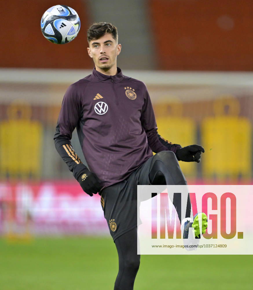 Fussball, Testspiel 2023 24, Österreich - Deutschland, Training der DFB-Nationalmannschaft am Tag vor dem Länderspiel im Ernst Happel Stadion Wien, Kai Havertz (Deutschland) am Ball.
