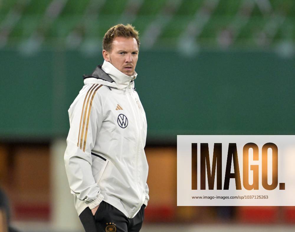 Fussball, Testspiel 2023 24, Österreich - Deutschland, Training der DFB-Nationalmannschaft am Tag vor dem Länderspiel im Ernst Happel Stadion Wien, Trainer Julian Nagelsmann (Deutschland) nachdenklich