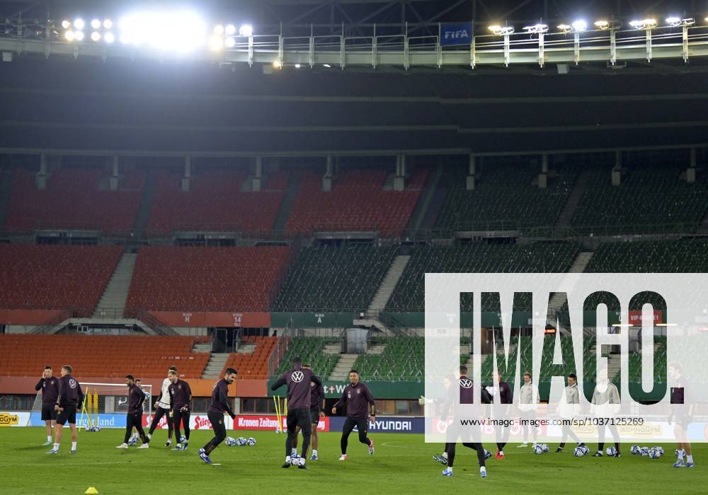 Fussball, Testspiel 2023 24, Österreich - Deutschland, Training der DFB-Nationalmannschaft am Tag vor dem Länderspiel im Ernst Happel Stadion Wien, Die Spieler beim Training,