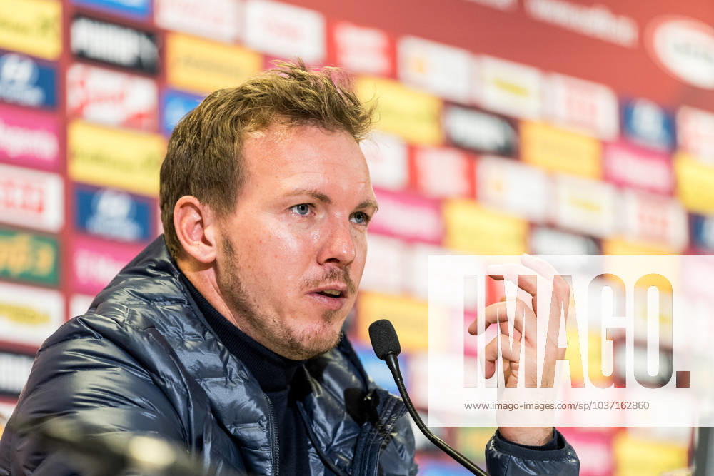 Freundschaftsspiel: Österreich - Deutschland; 21.11.2023 Julian Nagelsmann (Trainer Deutschland) in der Pressekonferenz, gestikuliert Freundschaftsspiel: Österreich - Deutschland, Wien, Ernst-Happel-Stadion am 21.11.2023