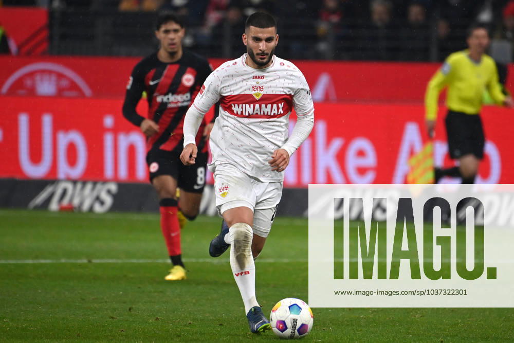 Deniz UNDAV (VFB Stuttgart) am Ball, Aktion,Einzelaktion,Einzelbild, Freisteller,Ganzkoerperaufnahme,ganze Figur Fussball 1. Bundesliga Saison 2023 2024, 12.Spieltag, Spieltag12, Eintracht Frankfurt - VFB Stuttgart 1-2 am 25.11.2023, DEUTSCHE BANK PARK Frankfurt.