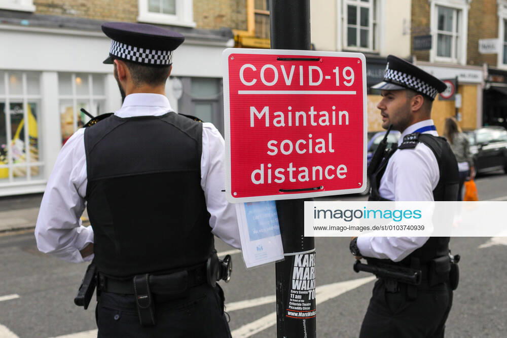 (200831) -- LONDON, Aug. 31, 2020 -- Police officers patrol on a street of the Notting Hill area in London, Britain, on Aug. 31, 2020. The Notting Hill Carnival, an annual event featuring sound systems and parade bands that has taken place on streets in west London since the mid-1960s, was held virtually from Aug. 29 to 31 as Britain is fighting to check the spread of coronavirus. (Photo by Tim Ireland Xinhua) BRITAIN-LONDON-NOTTING HILL CARNIVAL-GOING VIRTUAL-FINAL DAY HanxYan TimxIreland
