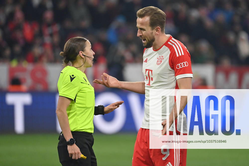Harry KANE (Bayern Muenchen) diskutiert mit Schiedsrichterin Stephanie FRAPPART Fussball Champions League Gruppenphase 5.Spieltag FC Bayern Muenchen-FC Kopenhagen 0-0 am 29.11.2023, A L L I A N Z A R E N A.