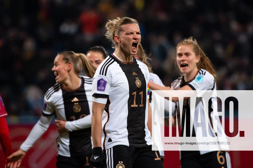 KW48 Alexandra Popp (Deutschland, 11), Klara Bühl (Deutschland, 19), Sjoeke Nüsken (Deutschland, 06) jubeln ueber das Tor zum 1:0, GER, Deutschland (GER) vs Dänemark (DEN), UEFA Frauen Fussball Nations League, Liga A, 5. Spieltag, 01.12.2023 DFB DFL regulations prohibit any use of photographs as image sequences and or quasi-video GER, Deutschland (GER) vs Dänemark (DEN), UEFA Frauen Fussball Nations League, Liga A, 5. Spieltag, 01.12.2023 Rostock