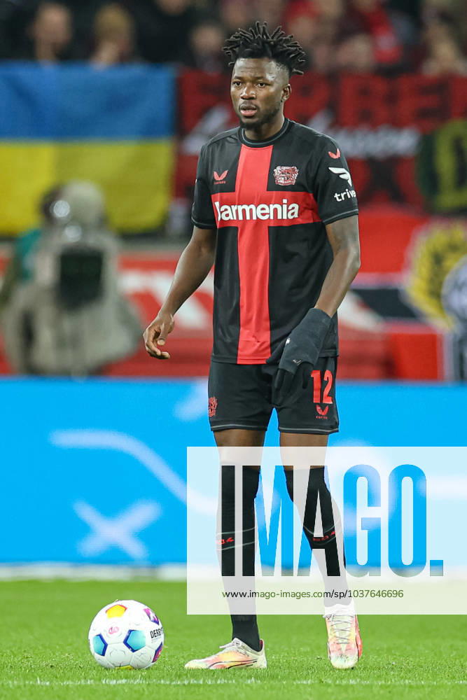Germany, Leverkusen, 04.12.2023, BayArena, Bayer 04 Leverkusen vs Borussia Dortmund - 1. Bundesliga, Edmond Tapsoda (Bayer 04 Leverkusen) controls the ball Leverkusen BayArena North Rhine-Westphalia Germany