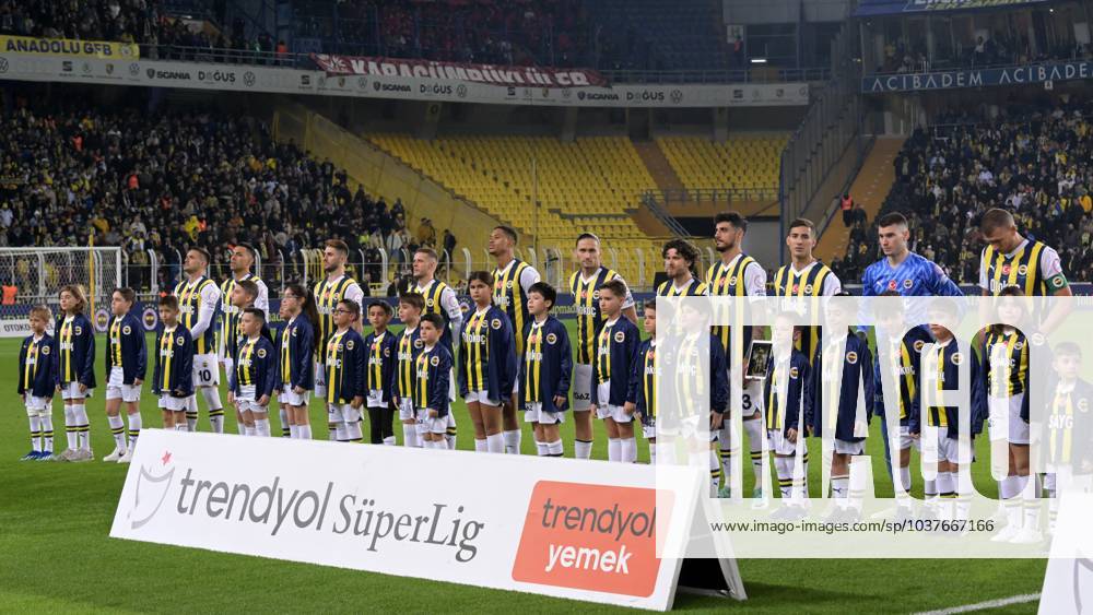 ISTANBUL - (l-r) Dusan Tadic of Fenerbahce SK, Irfan Can Kahveci of Fenerbahce SK, Ismail Yuksek of Fenerbahce SK, Sebastian Szymanski of Fenerbahce SK, Jayden Oosterwolde of Fenerbahce SK, Miguel Crespo of Fenerbahce SK, Ferdi Kadioglu of Fenerbahce SK, Samet Akaydin of Fenerbahce SK, Mert Muldur of Fenerbahce SK, Fenerbahce SK goalkeeper Dominik Livakovic, Edin Dzeko of Fenerbahce SK during the Turkish Superlig match between Fenerbahce AS and Fatih Karagumruk at Ulker Fenerbahce Sukru Saracoglu Stadium on November 25, 2023 in Istanbul, Turkey. ANP Hollandse Hoogte Gerrit van Keulen Turkish Superlig 2023 2024 ANPxSportx xGerritxvanxKeulenxIVx 485469008 originalFilename: 485469008