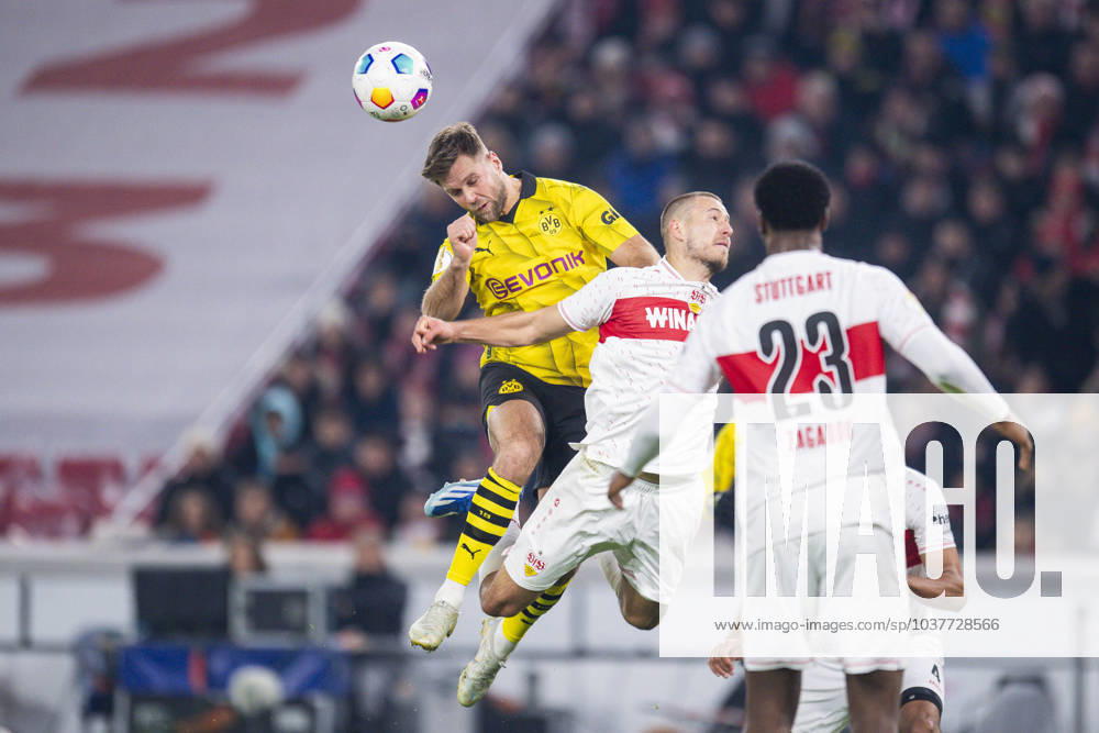 Fußball, 2023 2024, DFB-Pokal, Achtelfinale, VfB Stuttgart - Borussia Dortmund: (L-M) Niclas Füllkrug (Dortmund), Waldemar Anton (Stuttgart) DFB REGULATIONS PROHIBIT ANY USE OF PHOTOGRAPHS AS IMAGE SEQUENCES AND OR QUASI-VIDEO. Stuttgart Baden-Württemberg Deutschland MHPArena Stuttgart