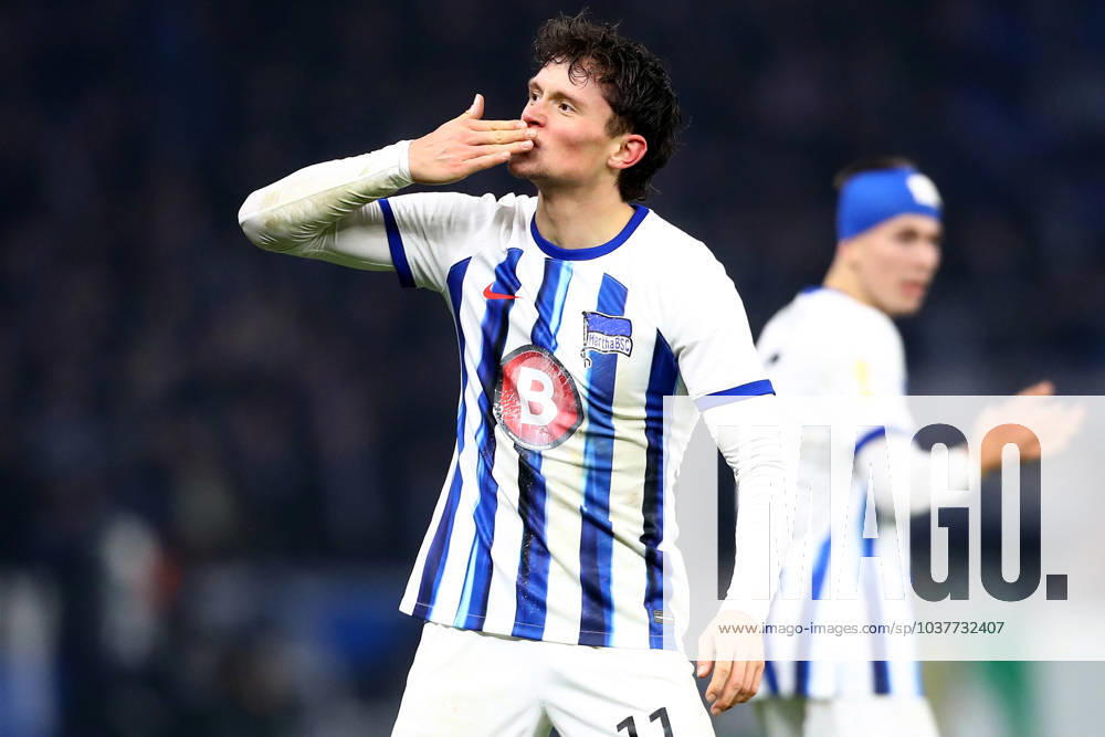 Fussball DFB Pokal 1 8 Finale, Hertha BSC Berlin - Hamburger SV, v.l. Torjubel nach dem Tor zum celebrating the goal celebrate 2:2 durch Fabian Reese (Hertha BSC Berlin) Berlin
