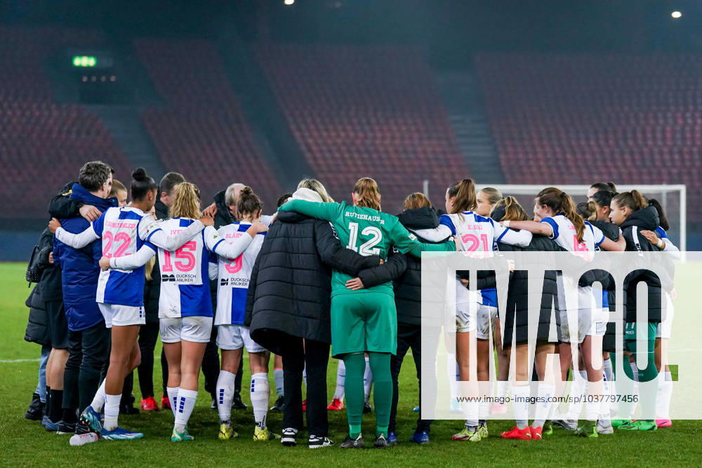 Zürich, Letzigrund, Women s Super League: Grasshopper Club Zürich - FC Luzern, Teamhuddle of GC Zürich Letzigrund Zürich Switzerland