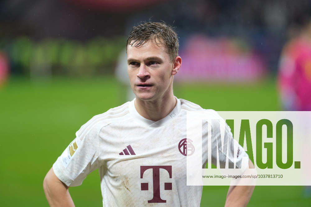 Joshua Kimmich (FC Bayern Muenchen, 06) nach der Niederlage sichtlich entauescht enttaeuschung traurig niedergeschlagen , Eintracht Frankfurt vs. FC Bayern Muenchen, Fussball, 1. Bundesliga, 14. Spieltag, Saison 2023 2024, 09.12.2023, DFL REGULATIONS PROHIBIT ANY USE OF PHOTOGRAPHS AS IMAGE SEQUENCES AND OR QUASI-VIDEO Eintracht Frankfurt vs. FC Bayern Muenchen, Fussball, 1. Bundesliga, 14. Spieltag, Saison 2023 2024, 09.12.2023 Frankfurt am Main