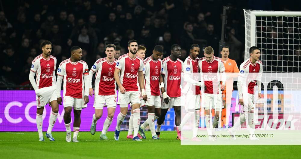 AMSTERDAM - Ajax players celebrate the 1-0 against Brian Brobbey of Ajax during the Dutch Eredivisie match between Ajax Amsterdam and Sparta Rotterdam at the Johan Cruijff ArenA on December 9, 2023 in Amsterdam, Netherlands. ANP OLAF KRAAK Dutch Eredivisie 2023 2024 ANPxSportx IVx 485866906 originalFilename: 485866906