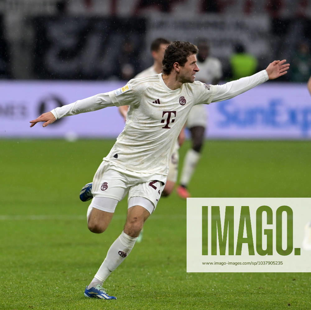 Thomas. Müller fotografiert beim Fußball Bundesliga Spiel Eintracht Frankfurt gegen den FC Bayern am 9.12..2023 in Frankfurt.