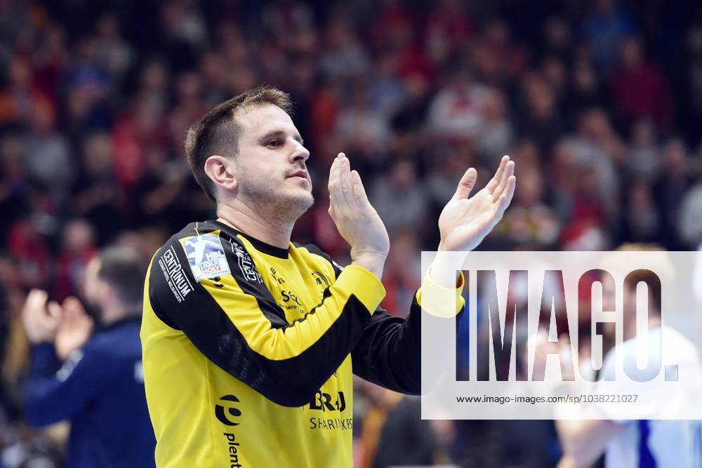 Jubel, Freude nach dem Sieg; Nebojsa Simic (Torwart MT Melsungen 16) , GER, MT Melsungen - VfL Gummersbach, Handball, 1. Bundesliga Maenner, 18. Spieltag, Saison 2023-2024, 20.12.2023, GER, MT Melsungen - VfL Gummersbach, Handball, 1. Bundesliga Maenner,18. Spieltag, 20.12.2023 Kassel