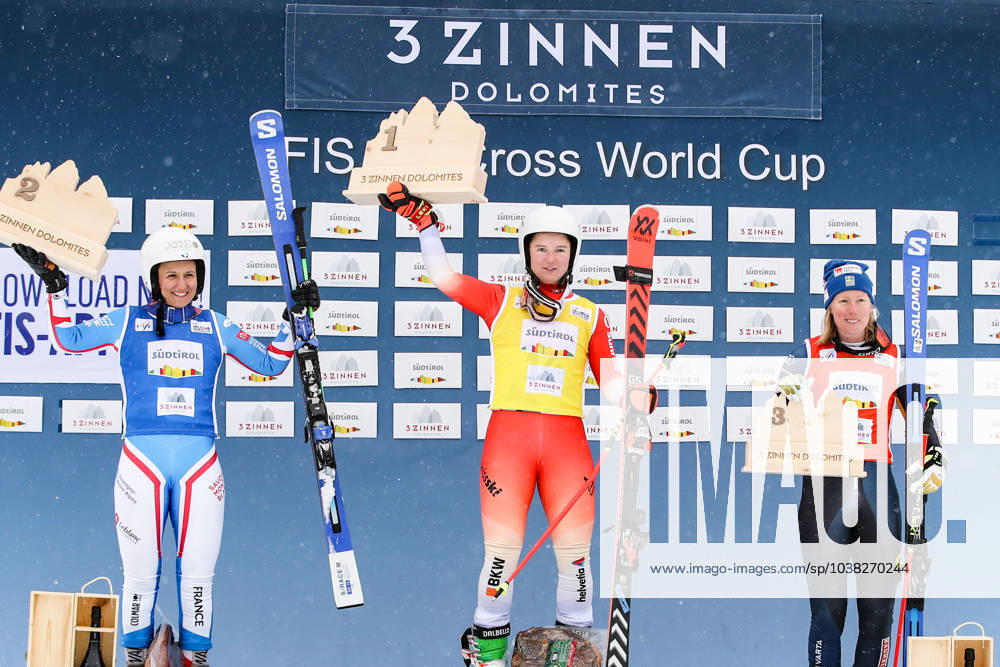 KW51 FREE STYLE - FIS SX WC Innichen INNICHEN,ITALY,22.DEC.23 - FREESTYLE SKIING - FIS World Cup, Ski Cross, ladies, men. Image shows the rejoicing of Marielle Berger Sabbatel (FRA), Sixtine Cousin (SUI) and Sandra Naeslund (SWE). Keywords: trophy . GEPAxpictures Klansek