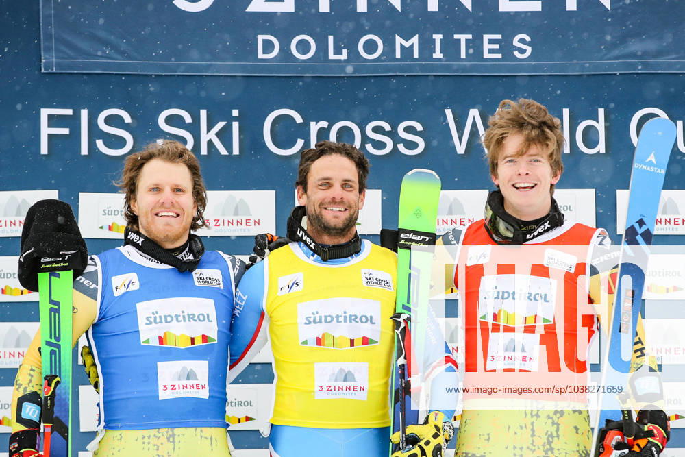 KW51 FREE STYLE - FIS SX WC Innichen INNICHEN,ITALY,22.DEC.23 - FREESTYLE SKIING - FIS World Cup, Ski Cross, ladies, men. Image shows the rejoicing of Tim Hronke (GER), Terence Tchiknavorian (FRA) and Florian Wilmsmann (GER). GEPAxpictures Klansek