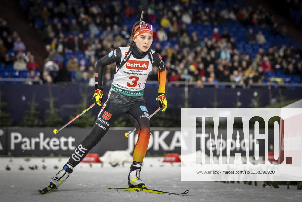 KW52 bett1.de WTC Biathlon auf Schalke, 28.12.2023 Karla Gehrmann (Talent Team Challenge 2023 Team Deutschland 2) bei der bett1.de WTC Biathlon auf Schalke am 28.12.2023 in der Veltins-Arena in Gelsenkirchen (Deutschland).