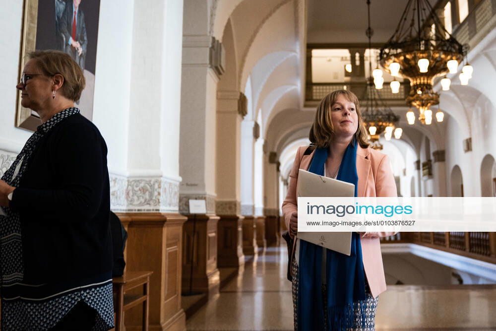 Kulturminister Joy Mogensen (S) ankommer til samraad om anvendelse af ordet eskimo, paa Christiansborg torsdag den 3. september 2020. Samraadsspoergsmaalet er stillet efter oenske fra Pernille Bendixen (DF).. , Copenhagen Denmark