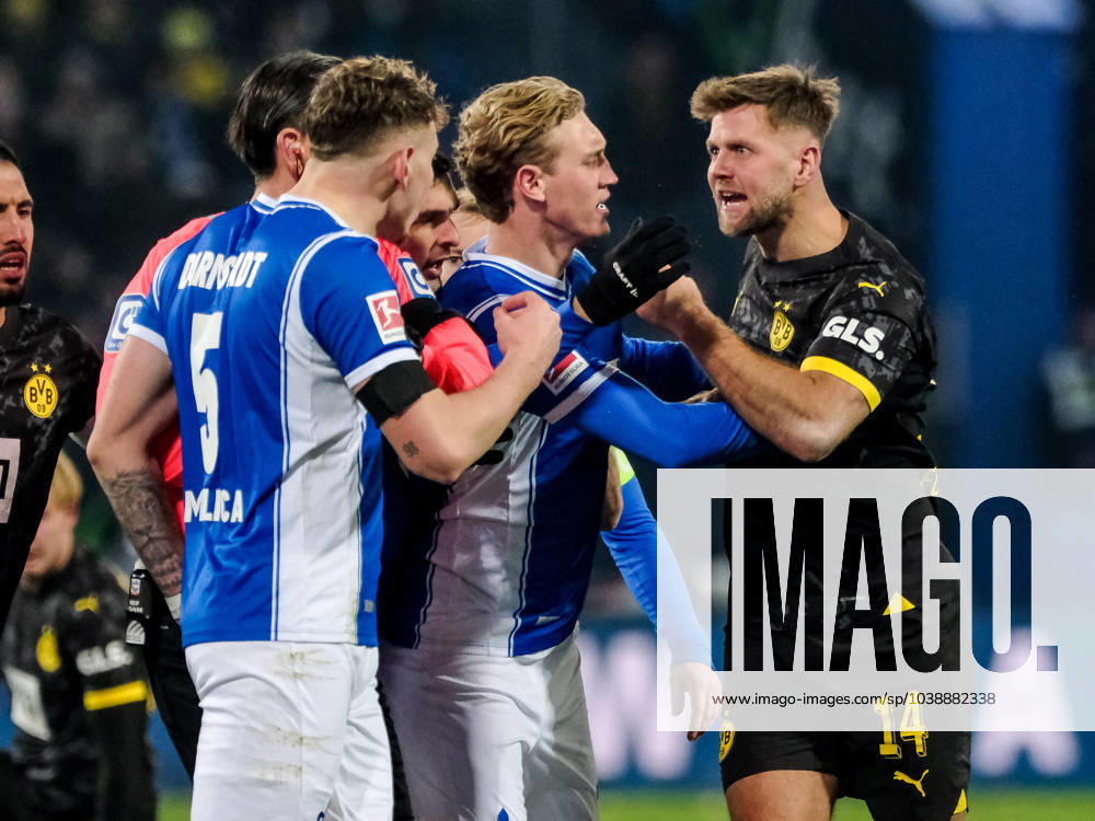 Auseinandersetzung zwichen Matej Maglica (SV Darmstadt 98, 05) und Niclas Fuellkrug (Borussia Dortmund, 14), GER, SV Darmstadt 98 vs. Borussia Dortmund, Fussball, Bundesliga, 17. Spieltag, Saison 2023 24, 13.01.2024 DFL REGULATIONS PROHIBIT ANY USE OF PHOTOGRAPHS AS IMAGE SEQUENCES AND OR QUASI-VIDEO GER, SV Darmstadt 98 vs. Borussia Dortmund, Fussball, Bundesliga, 17. Spieltag, Saison 2023 24, 13.01.2024 Darmstadt