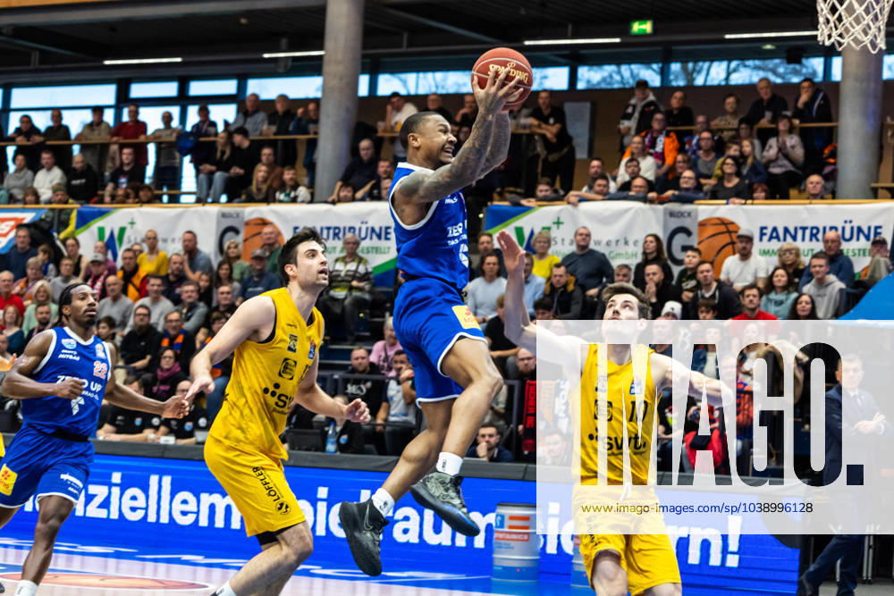EasyCredit Basketball Bundesliga, Syntainics MBC - Tigers Tübingen 14.01.2023, easyCredit Basketball Bundesliga, BBL, Saison 2023 2024, Herren, Syntainics MBC - Tigers Tübingen, Charles Callison (Syntainics MBC, No 23), Gianni Otto (Tigers Tübingen, No10)
