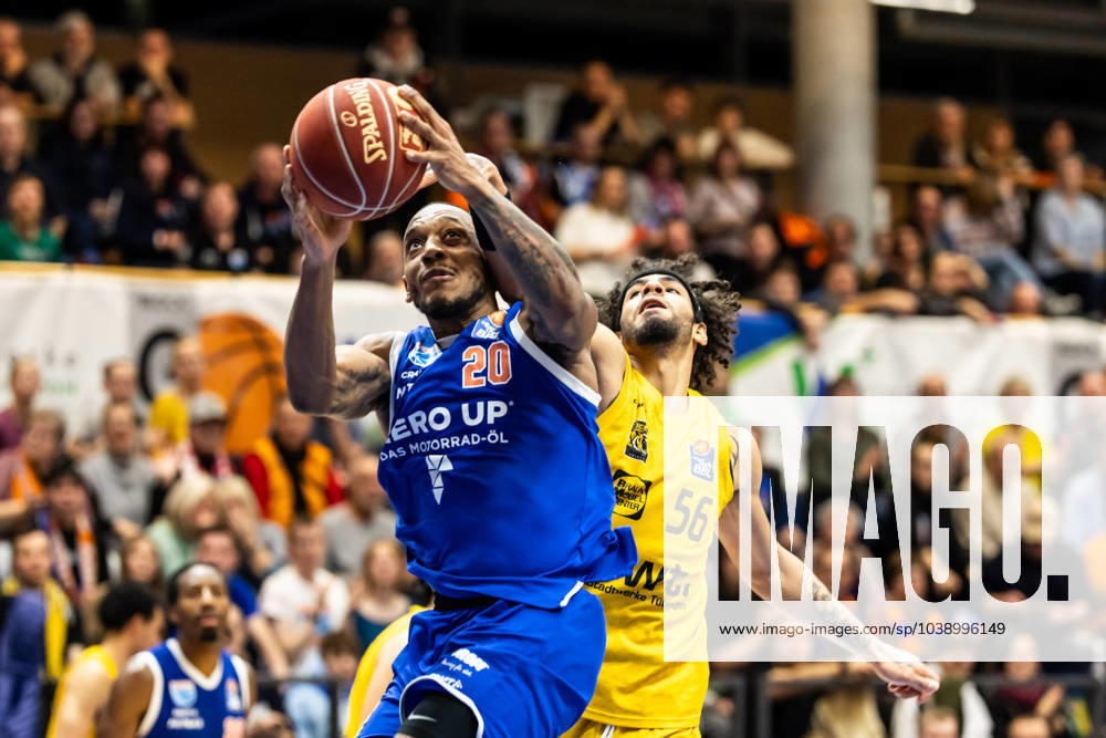 EasyCredit Basketball Bundesliga, Syntainics MBC - Tigers Tübingen 14.01.2023, easyCredit Basketball Bundesliga, BBL, Saison 2023 2024, Herren, Syntainics MBC - Tigers Tübingen, Diante Baldwin (Syntainics MBC, No 20), Jhivvan Jackson (Tigers Tübingen, No56)
