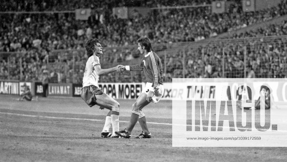 Schweden - Polen Deutschland, Stuttgart, 26.06.1974, Fussball, WM 1974 in Deutschland, Schweden - Polen (0:1): v.l. Björn Andersson (Schweden), Zbigniew Gut (Polen).