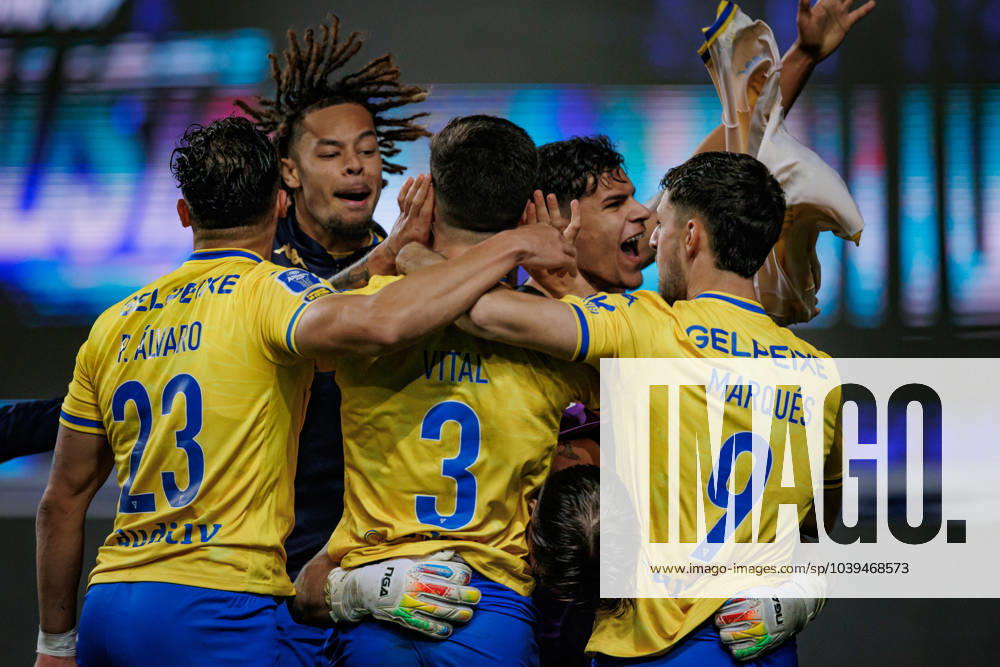 Bernardo Vital celebrates after winning penalty shootout during Taca Da Liga 23 24 (Allianz Cup) second semi-final game game between SL Benfica and GD Estoril Praia at Estadio Municipal de Leiria - Estadio Dr. Magalhaes Pessoa, Leiria, Portugal. (Maciej Rogowski) Leiria Estadio Municipal de Leiria - Estadio Dr. Magalhaes Pessoa Portugal