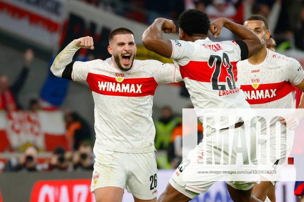Deutschland, Stuttgart, Fußball Bundesliga, Saison 2023 2024, VfB Stuttgart vs. RB Leipzig, v.l. Deniz Undav (VfB) Dan-Axel Zagadou (VfB) jubeln nach dem Tor zum 5:2 Gemäß den Vorgaben der DFL Deutsche Fußball Liga ist es untersagt, in dem Stadion und oder vom Spiel angefertigte Fotoaufnahmen in Form von Sequenzbildern und oder videoähnlichen Fotostrecken zu verwerten bzw. verwerten zu lassen.