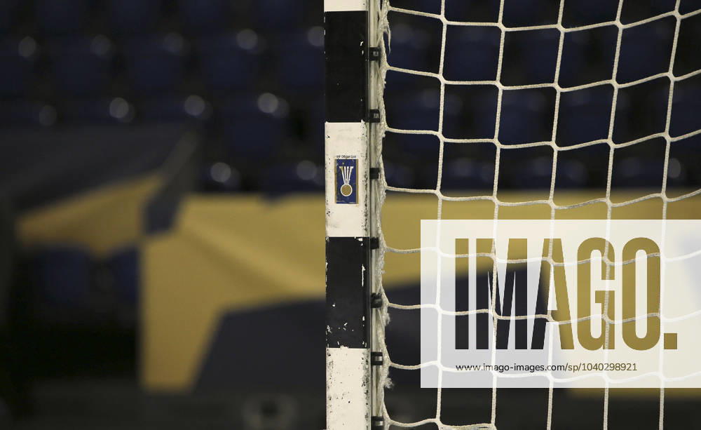 Symbolfoto : Torpfosten mit dem IHF Logo Handball Herren Do. 30.11.2023 Championsleague Mens EHF Champions LEAGUE Group Stage Thu. 23-11-30 THW Kiel - Paris St. Germain