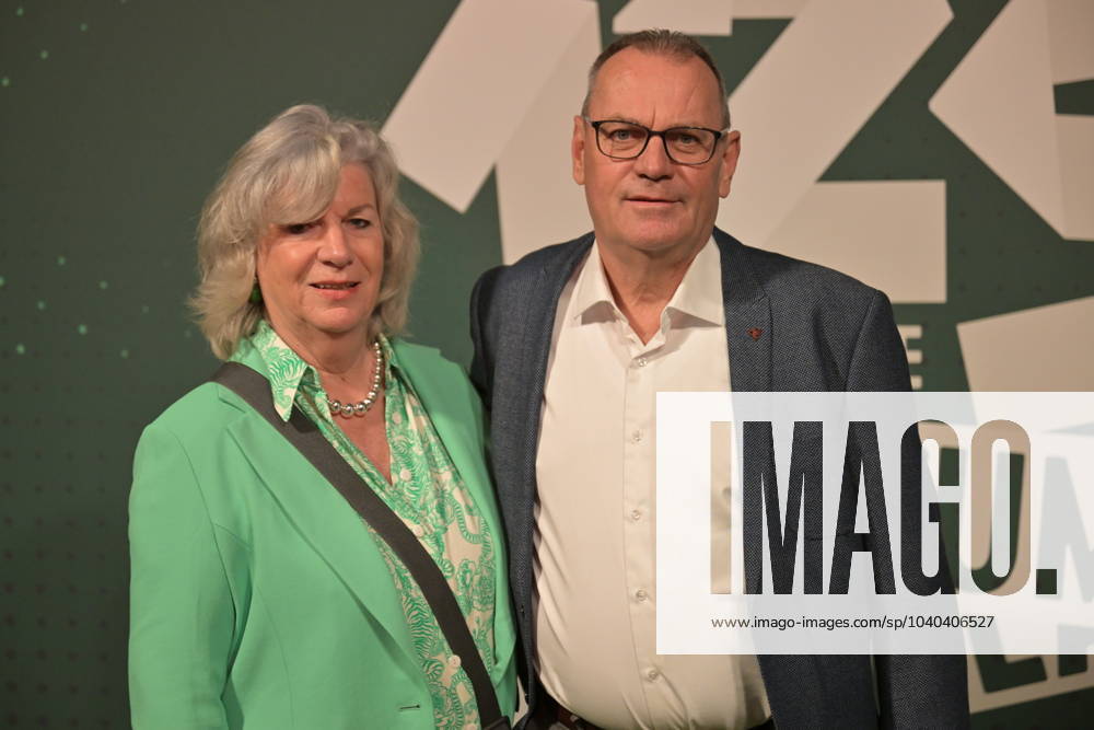 125 Jahre Werder Bremen - Red Carpet - Jubiläumsparty 2024 10.02.2024, Alte Werft, Bremen, 125 Jahre Werder Bremen - Red Carpet - Jubiläumsparty 2024 im Bild picture shows Feature Impressionen 125 Jahre SV Werder Bremen Simone und Axel Plaat (Praesidium Schatzmeister)