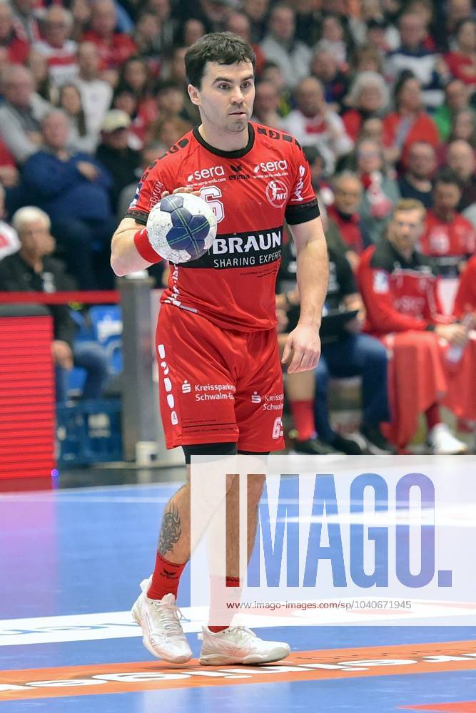 Erik Balenciaga (MT Melsungen 6) , GER, MT Melsungen - Bergischer HC, Handball, 1. Bundesliga Maenner, 22. Spieltag, Saison 2023-2024, 16.02.2024, GER, MT Melsungen - Bergischer HC, Handball, 1. Bundesliga Maenner,22. Spieltag, 16.02.2024 Kassel