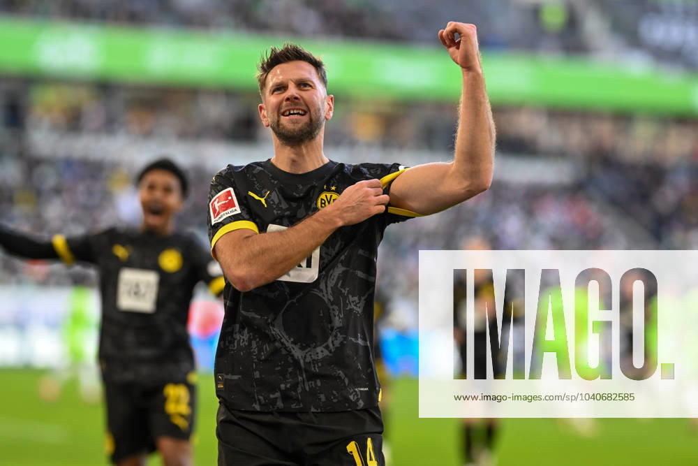 1. Bundesliga - VfL Wolfsburg - Borussia Dortmund am 17.02.2024 in der Volkswagen Arena in Wolfsburg Jubel, Torjubel, Torschuetze, Torschütze Niclas Füllkrug Fuellkrug (Dortmund) jubelt nach seinem Tor zum 0:1.