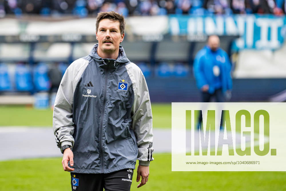 Rostock, Deutschland 17. Februar 2024: 2. BL - 2023 2024 - FC Hansa Rostock vs. Hamburger SV Im Bild: Trainer Merlin Polzin (Hamburger SV) DFL regulations prohibit any use of photographs as image sequences and or quasi-video.