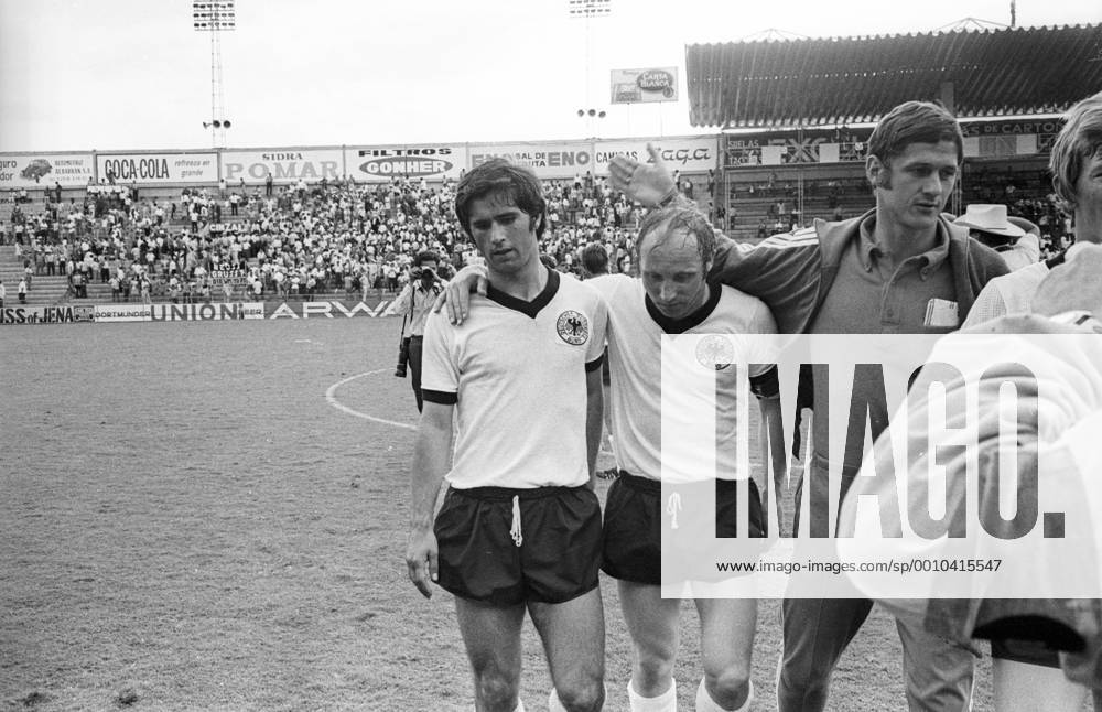 Viertelfinale der WM 1970 in Leon - Schlussjubel BR Deutschland mit v.li.: Gerd Müller, Uwe Seeler und Max Lorenz