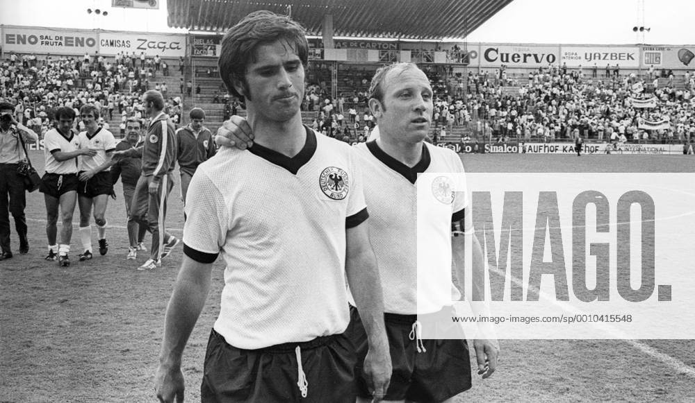 Viertelfinale der WM 1970 in Leon - Schlussjubel BR Deutschland mit Gerd Müller (li.) und Uwe Seeler