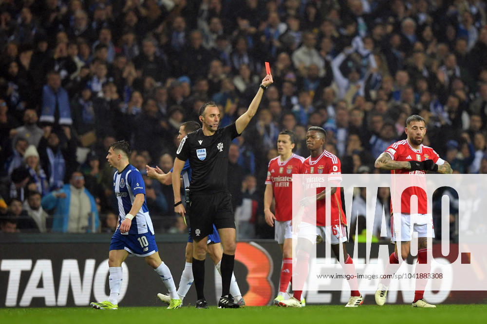 3rd March 2024: Porto, Portugal: Referee Joao Pinheiro, red cards and sends off Nicol& xe1;s Otamendi of Benfica, FC Porto versus Benfica; Campeonato Portugu& xea;s at Est& xe1;dio do Drag& xe3;o ActionPlus12615154 DanielxCastro Content restricted for UK based newspaper
