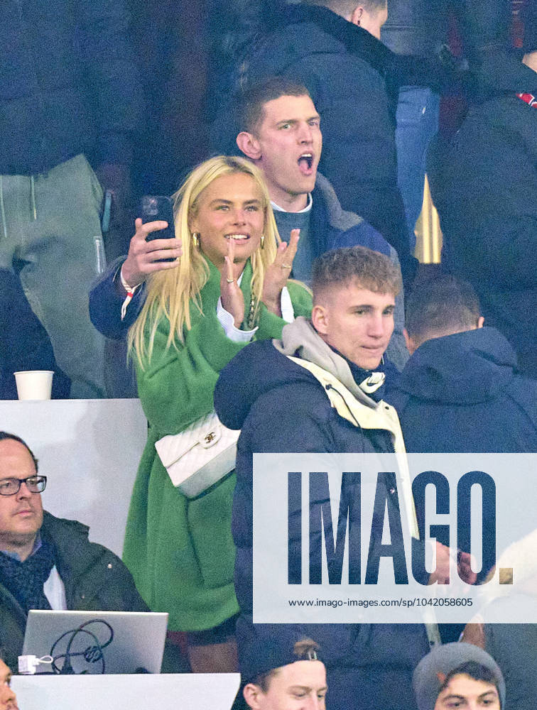 Matthijs de Ligt, FCB 4 girlfriend Annekee Molenaar, in the round of 16 match FC BAYERN MUENCHEN - LAZIO ROM 3-0 of football UEFA Champions League in season 2023 2024 in Munich, Mar 5, 2024. Achtelfinale,, FCB, München